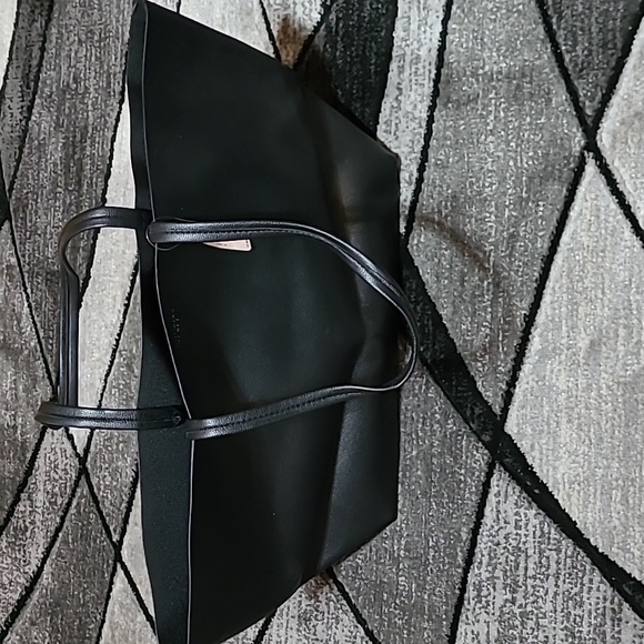 VICTORIA SECRET 2016 LARGE OPEN FAUX LEATHER TOTE - Picture 5 of 8